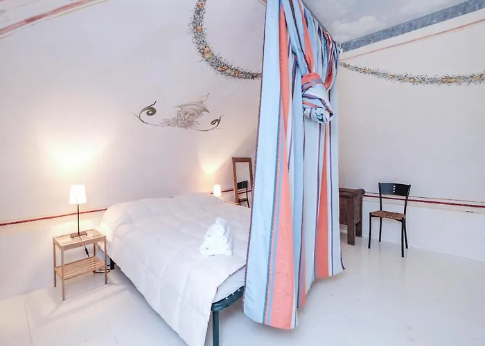 Ancient Trastevere Vespa Loft Apartment *