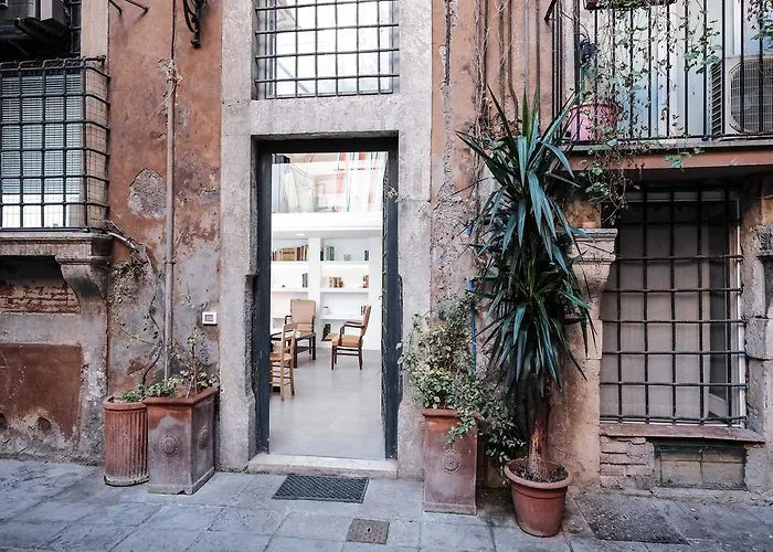 Ancient Trastevere Vespa Loft * Rom