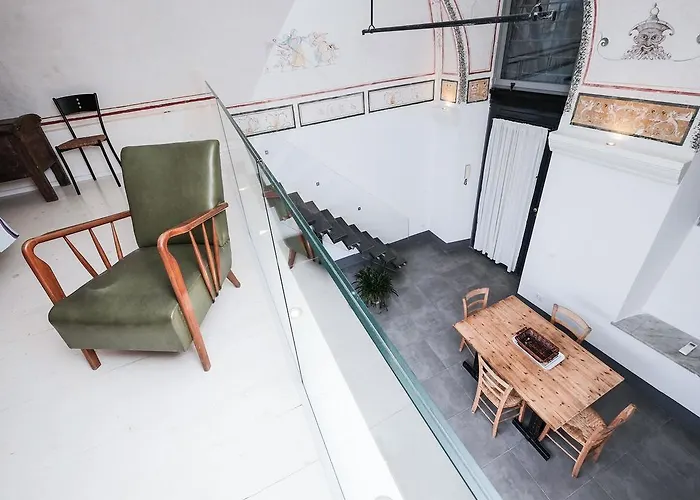 Ancient Trastevere Vespa Loft Apartment