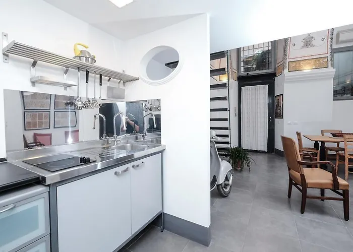 Ancient Trastevere Vespa Loft Rom